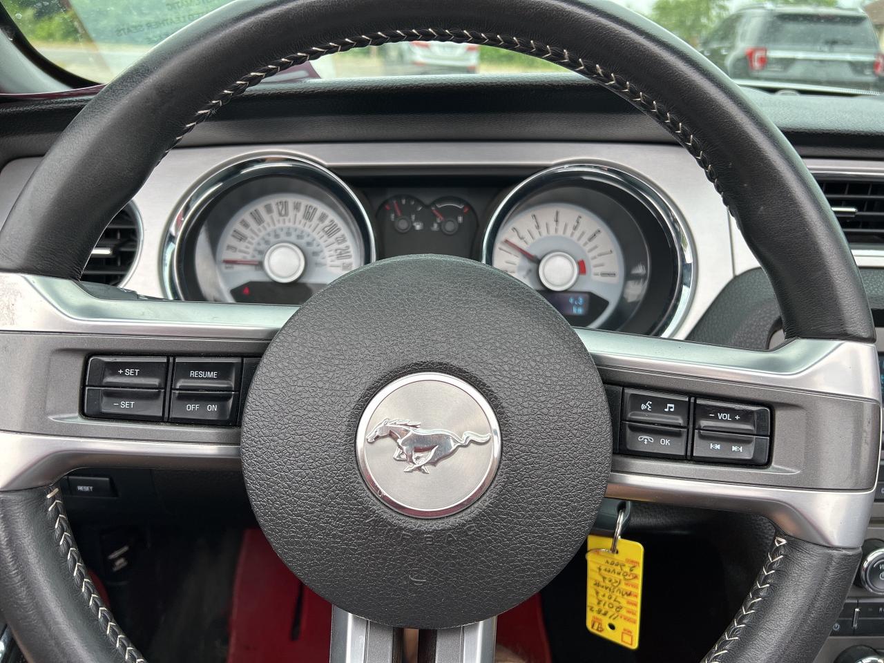 2012 Ford Mustang GT, 5 L, CLEAN CARFAX, CONVERTIBLE WITH LOW KM'S! Photo