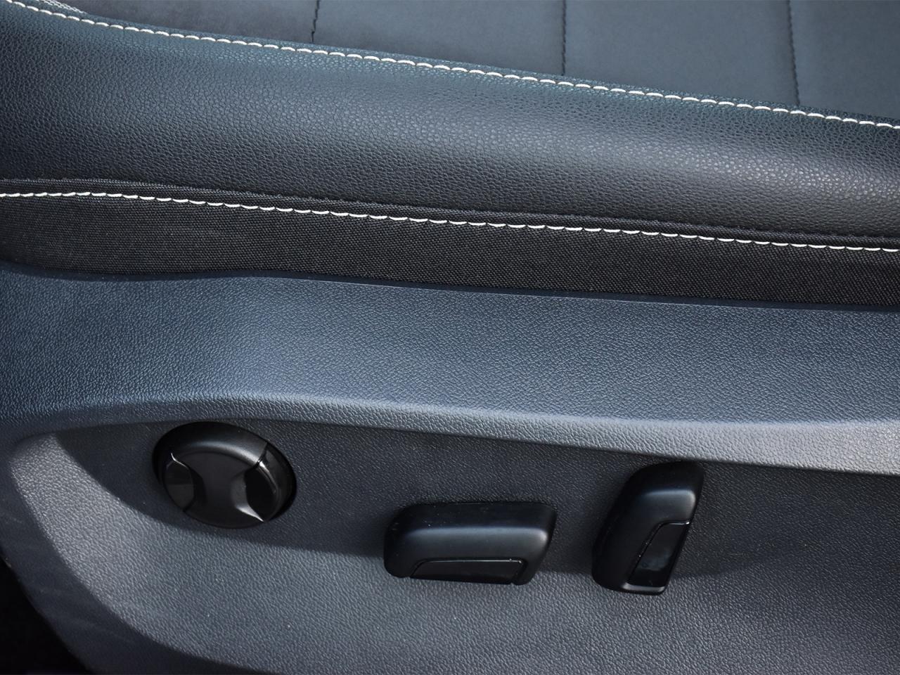 2024 Volkswagen Taos Comfortline ~Leather ~Moonroof ~Bluetooth ~Camera Photo