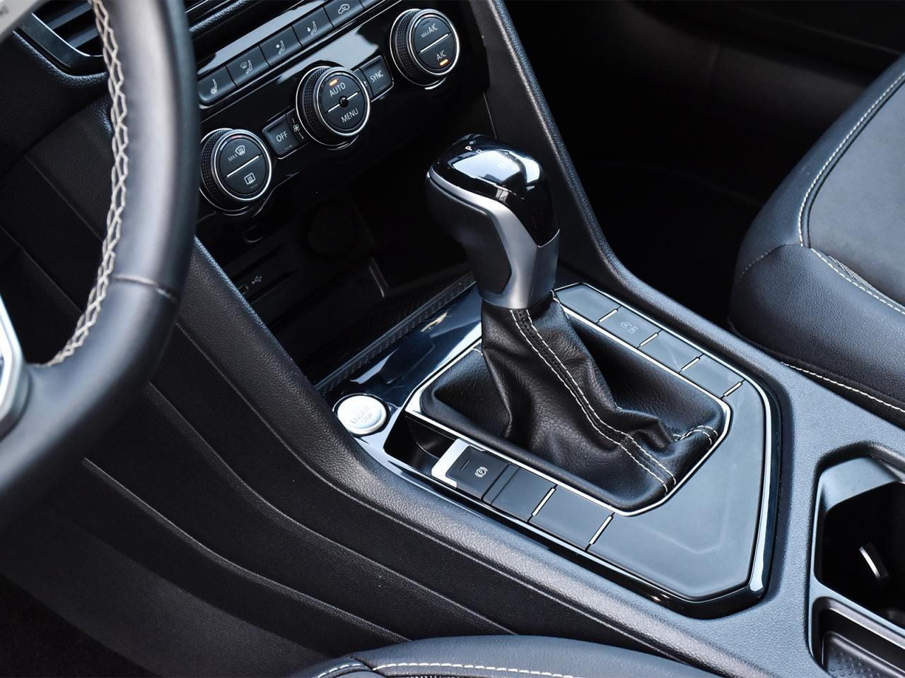 2024 Volkswagen Taos Comfortline ~Leather ~Moonroof ~Bluetooth ~Camera Photo