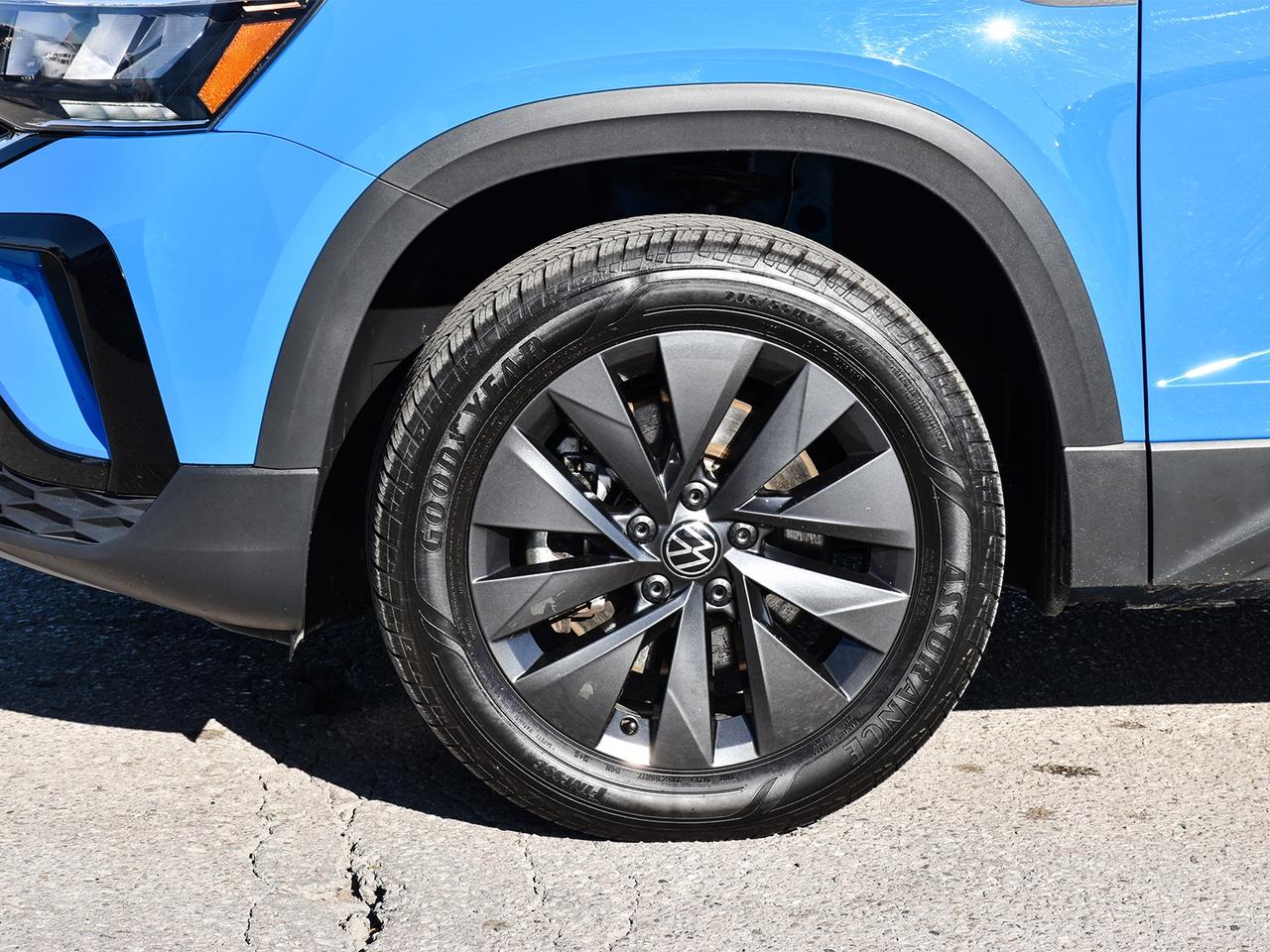 2024 Volkswagen Taos Comfortline ~Leather ~Moonroof ~Bluetooth ~Camera Photo