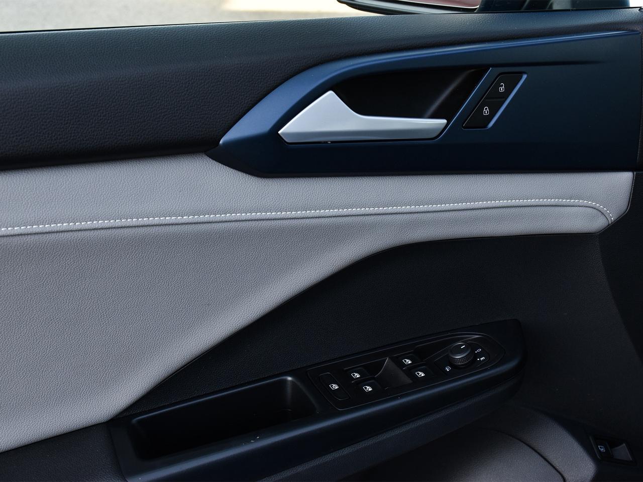 2024 Volkswagen Taos Comfortline ~Leather ~Moonroof ~Bluetooth ~Camera Photo