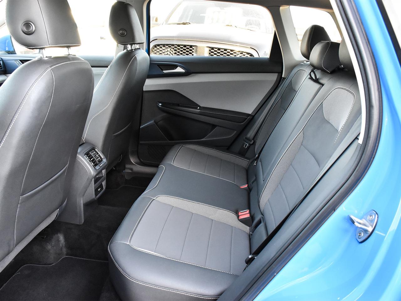 2024 Volkswagen Taos Comfortline ~Leather ~Moonroof ~Bluetooth ~Camera Photo