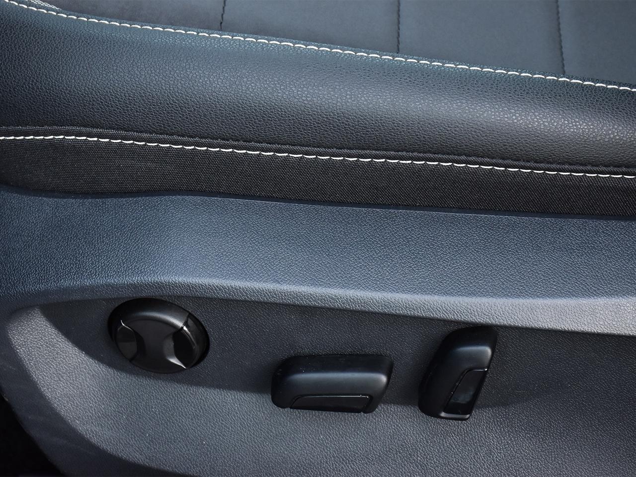 2024 Volkswagen Taos Comfortline ~Leather ~Moonroof ~Bluetooth ~Camera Photo