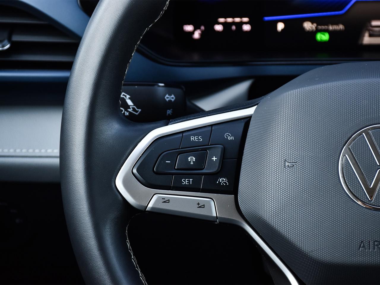 2024 Volkswagen Taos Comfortline ~Leather ~Moonroof ~Bluetooth ~Camera Photo