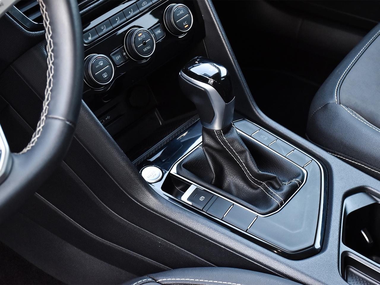 2024 Volkswagen Taos Comfortline ~Leather ~Moonroof ~Bluetooth ~Camera Photo