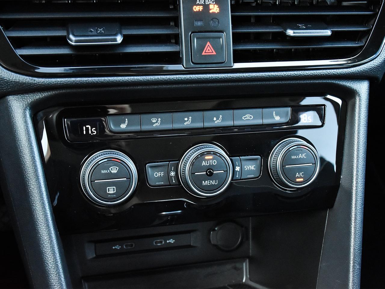 2024 Volkswagen Taos Comfortline ~Leather ~Moonroof ~Bluetooth ~Camera Photo