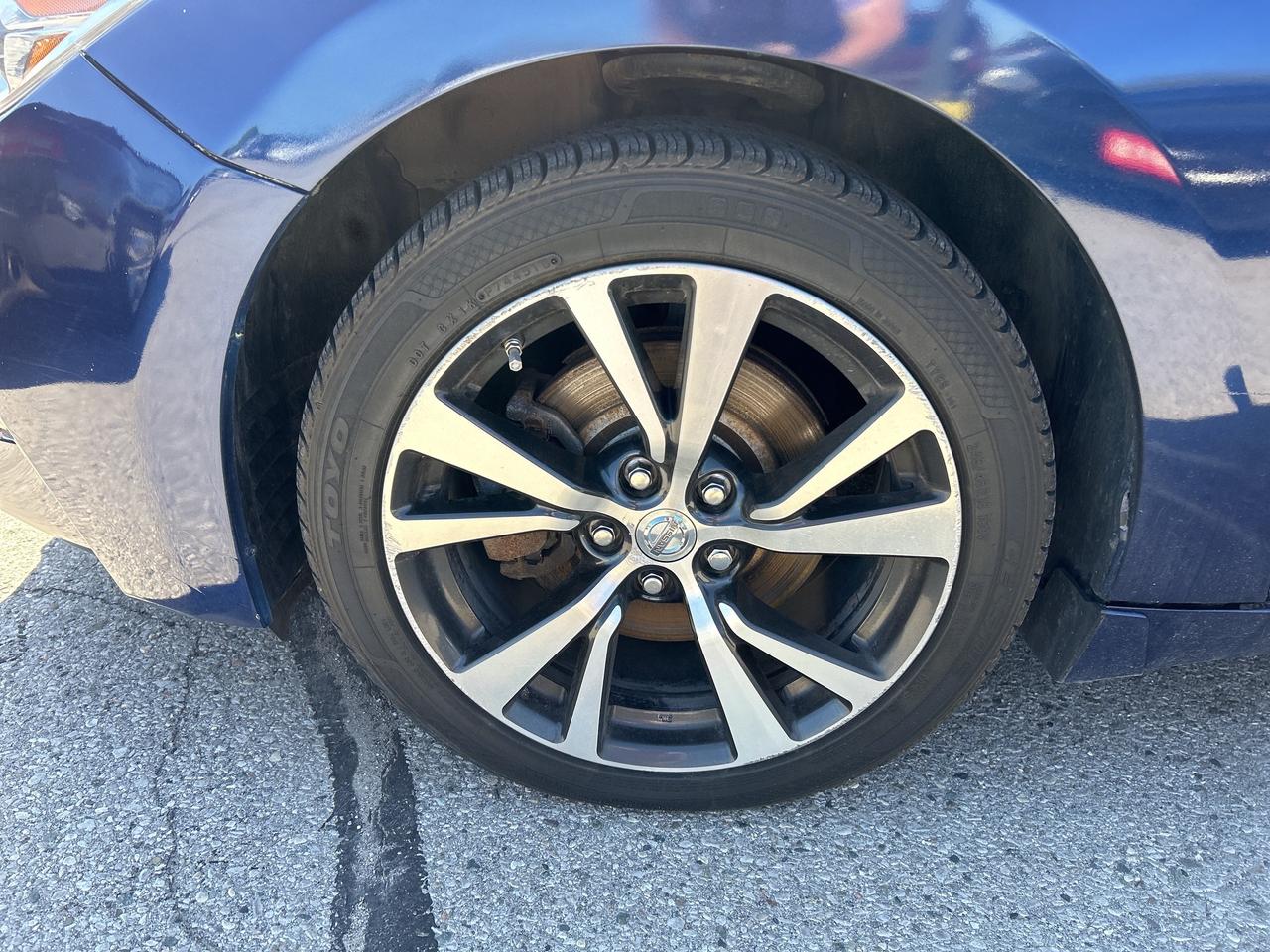 2016 Nissan Maxima SV, REMOTE START, LEATHER, BACKUP CAM, NAV! Photo