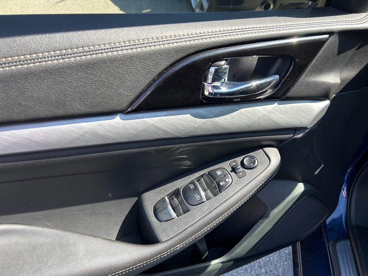 2016 Nissan Maxima SV, REMOTE START, LEATHER, BACKUP CAM, NAV! Photo