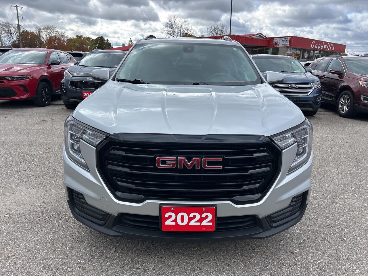 2022 GMC Terrain SLE, ACCESSIBLE SEATING, AWD, REMOTE START! Photo3
