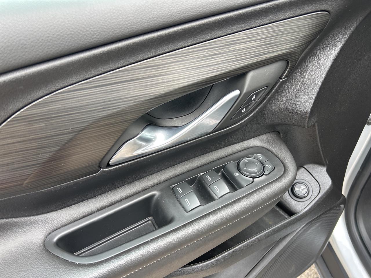 2022 GMC Terrain SLE, ACCESSIBLE SEATING, AWD, REMOTE START! Photo