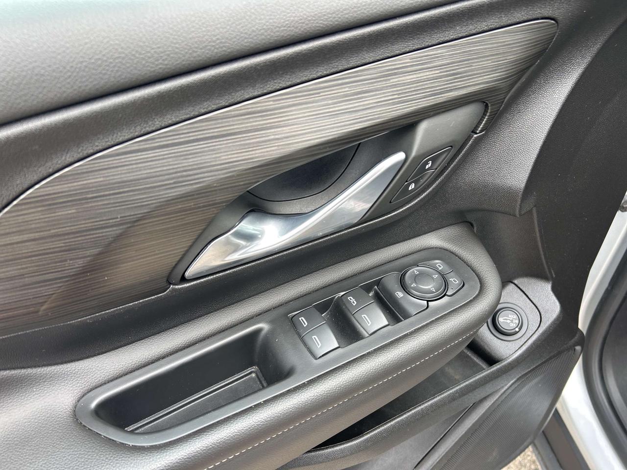 2022 GMC Terrain SLE, ACCESSIBLE SEATING, AWD, REMOTE START! Photo