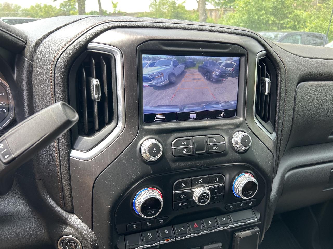 2020 GMC Sierra 1500 AT4, CLEAN CARFAX, HEATED/ COOLED LEATHER! Photo