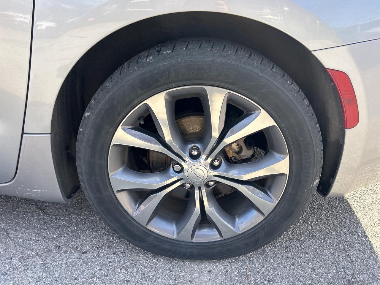 2019 Chrysler Pacifica LIMITED, CLEAN CARFAX, HEATED/ COOLED LEATHER! Photo