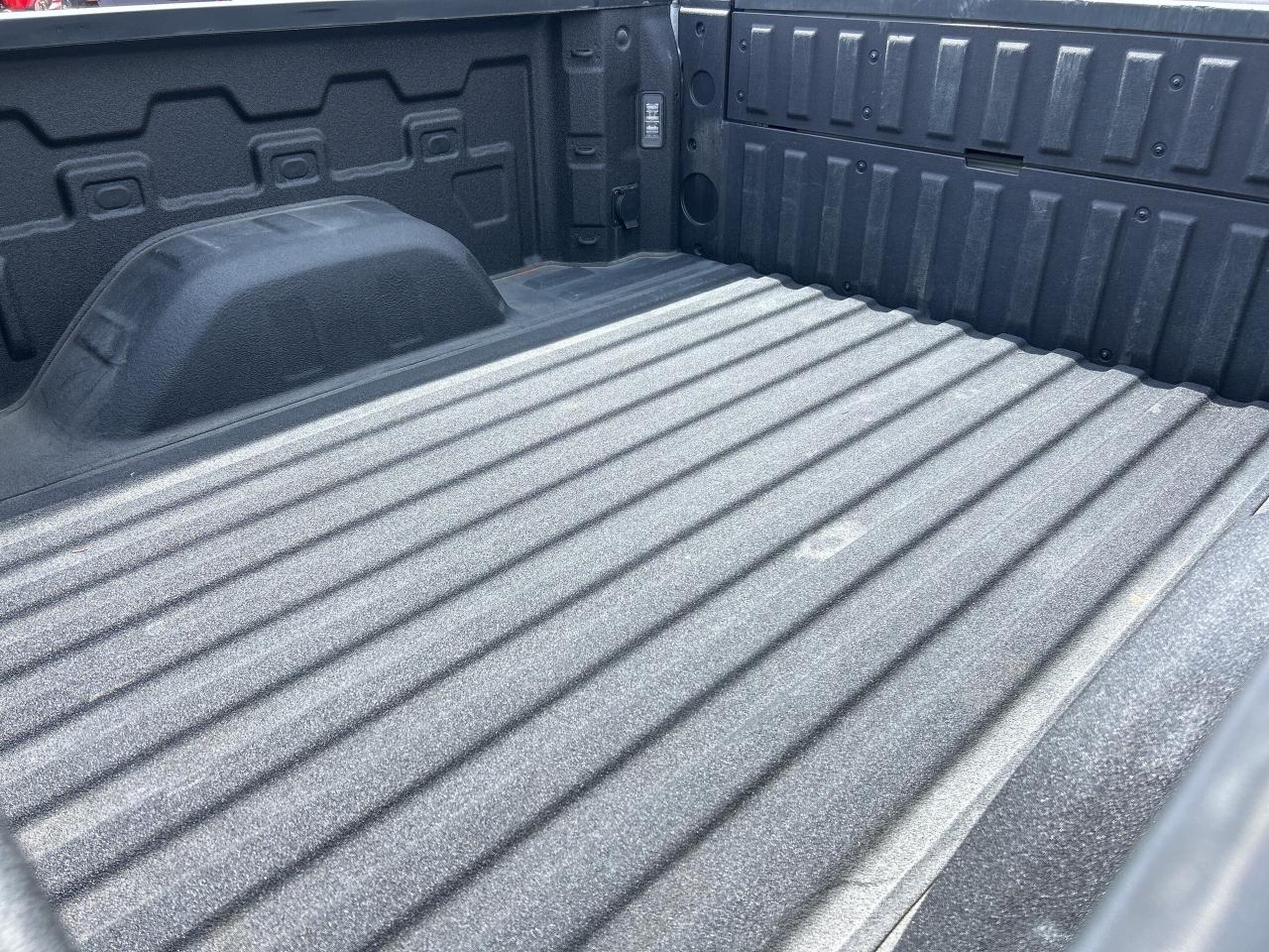 2021 GMC Sierra 1500 AT4, CLEAN CARFAX, HEATED/ COOLED LEATHER! Photo