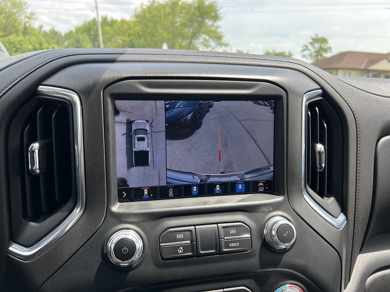 2021 GMC Sierra 1500 AT4, CLEAN CARFAX, HEATED/ COOLED LEATHER! Photo