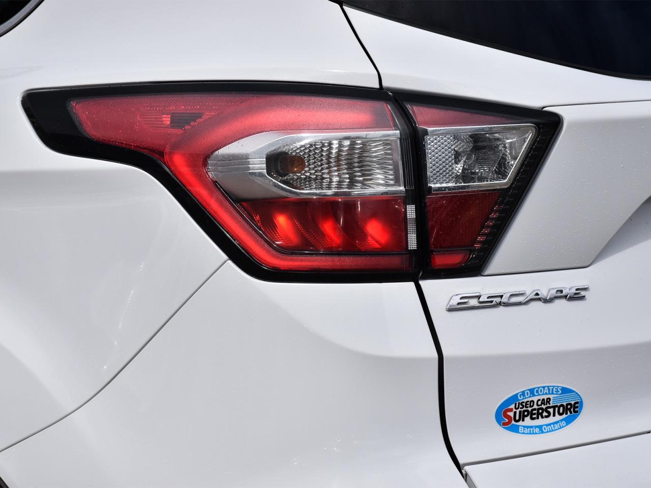 2018 Ford Escape SE 4x4 ~Heated + Power seats ~Bluetooth ~Camera Photo