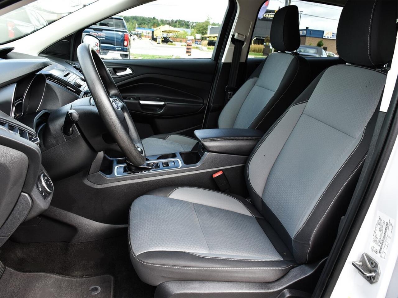 2018 Ford Escape SE 4x4 ~Heated + Power seats ~Bluetooth ~Camera Photo