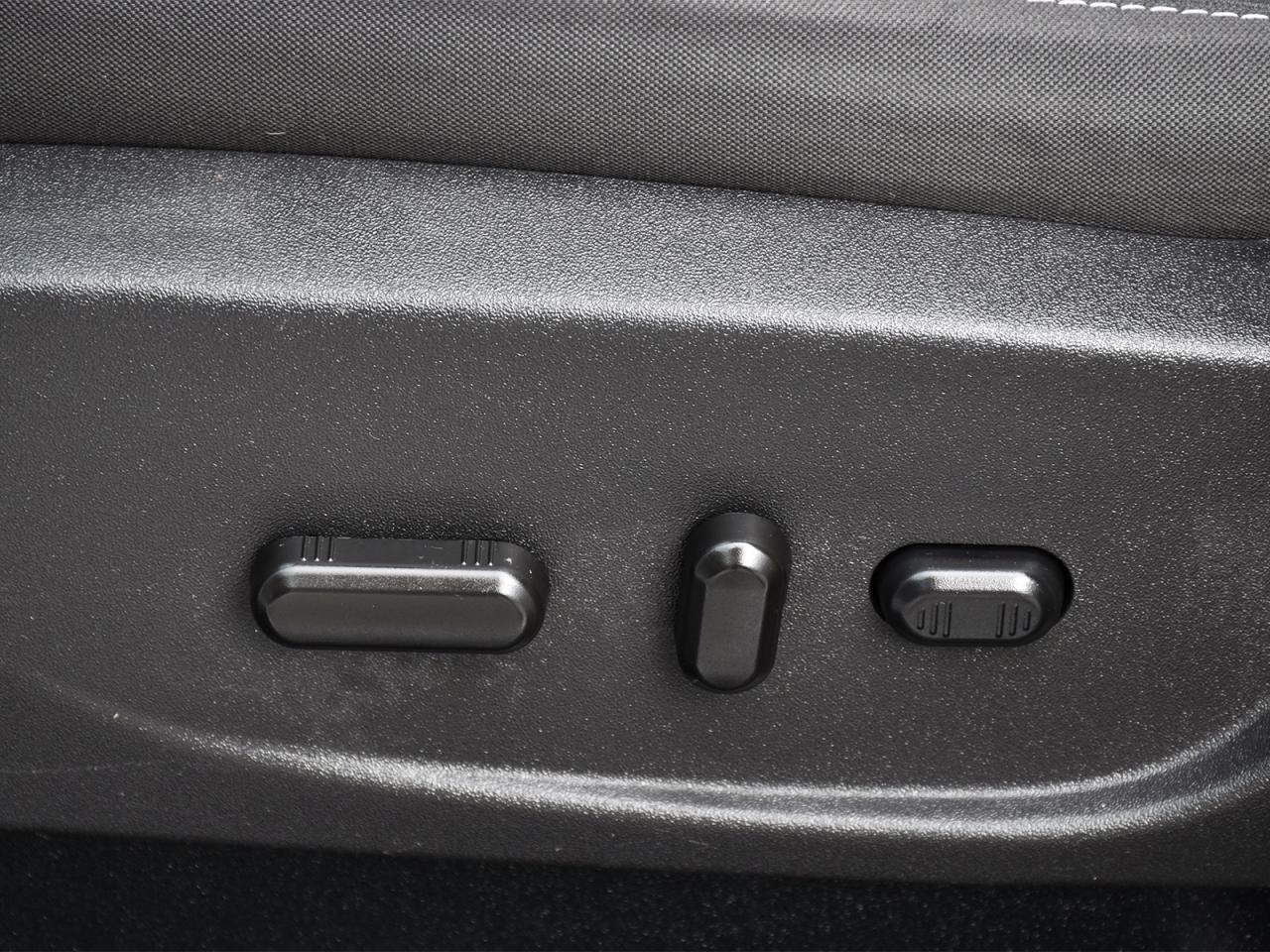 2018 Ford Escape SE 4x4 ~Heated + Power seats ~Bluetooth ~Camera Photo