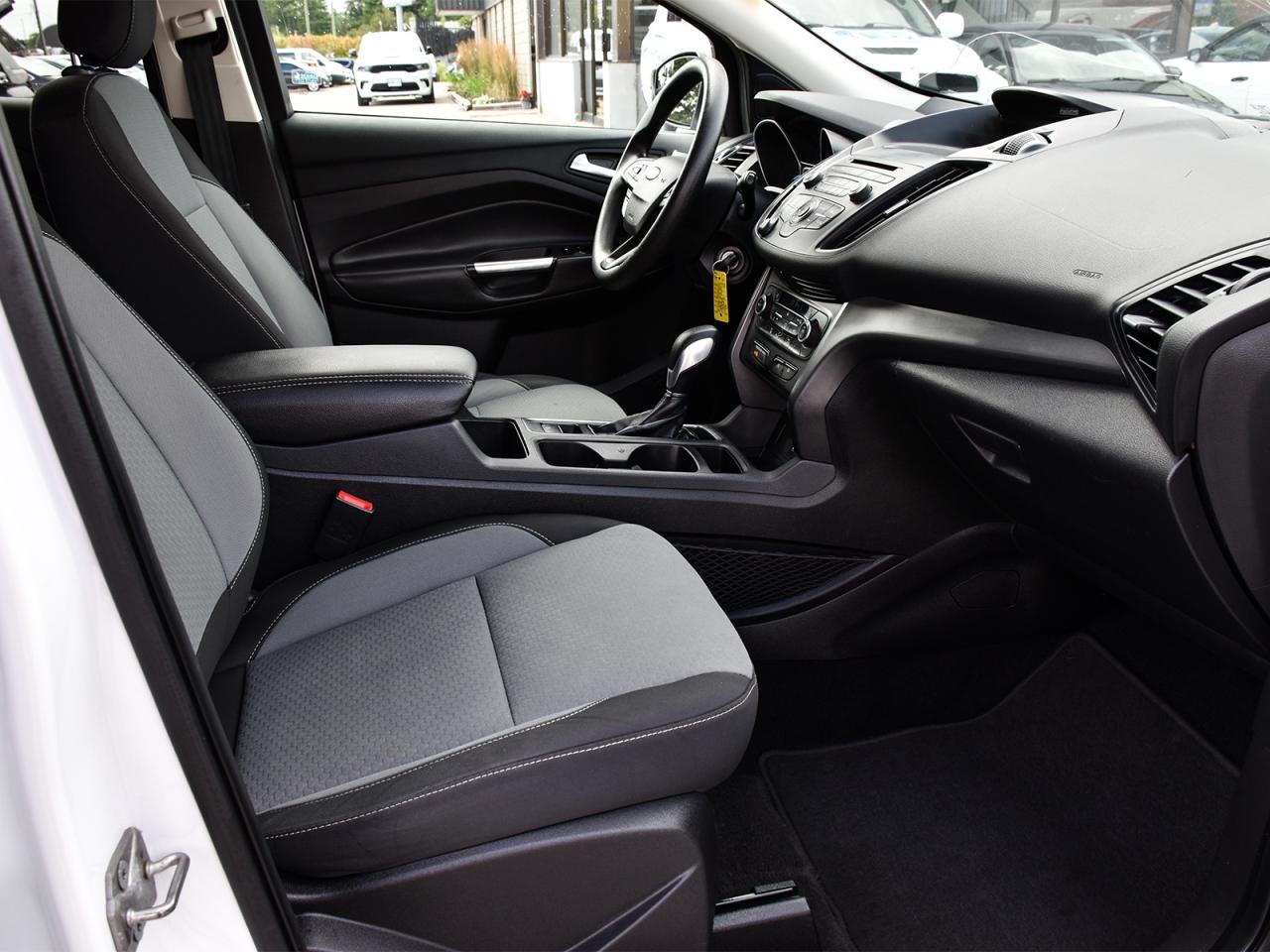 2018 Ford Escape SE 4x4 ~Heated + Power seats ~Bluetooth ~Camera Photo