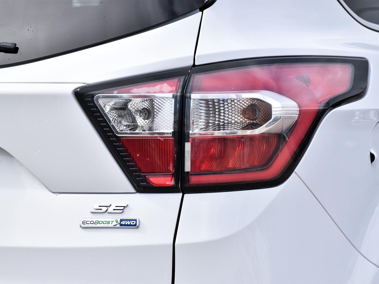 2018 Ford Escape SE 4x4 ~Heated + Power seats ~Bluetooth ~Camera Photo