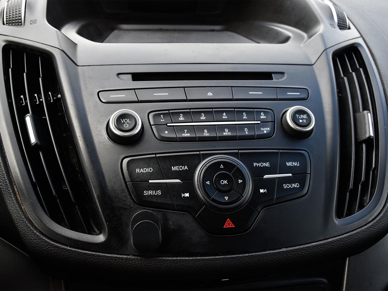 2018 Ford Escape SE 4x4 ~Heated + Power seats ~Bluetooth ~Camera Photo