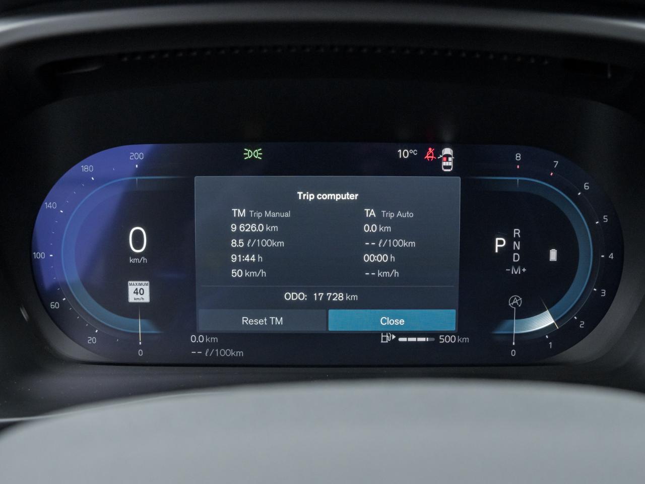 2025 Volvo XC40 B5 AWD Plus Dark Theme  CLIMATE PACK  22" WHEELS Photo