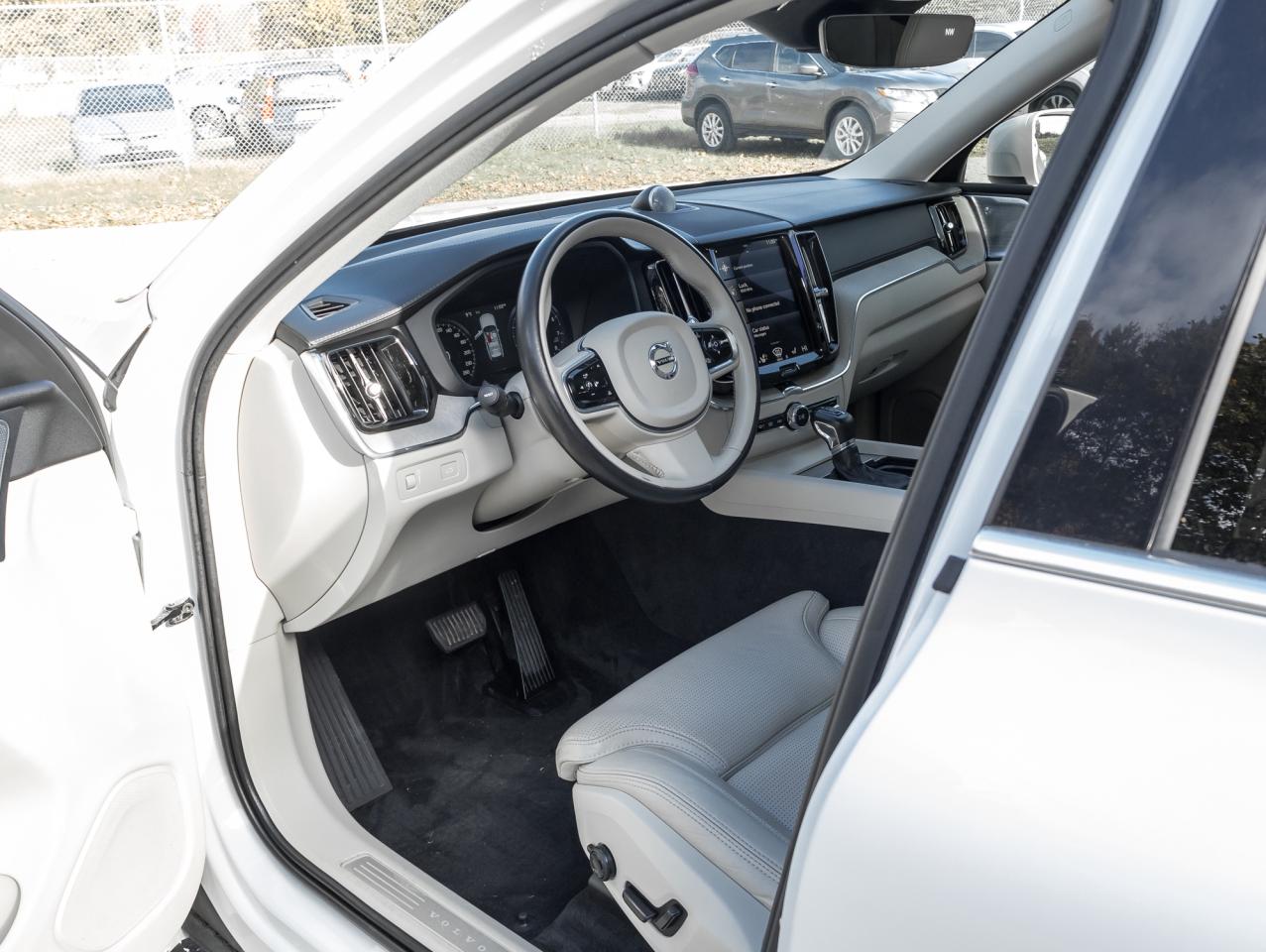 2018 Volvo XC60 T6 AWD Inscription  BOWERS & WILKINS  SAFETY CERT Photo