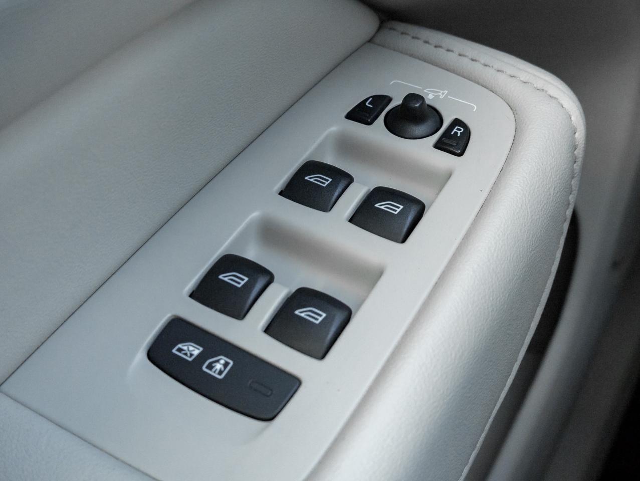 2018 Volvo XC60 T6 AWD Inscription  BOWERS & WILKINS  SAFETY CERT Photo