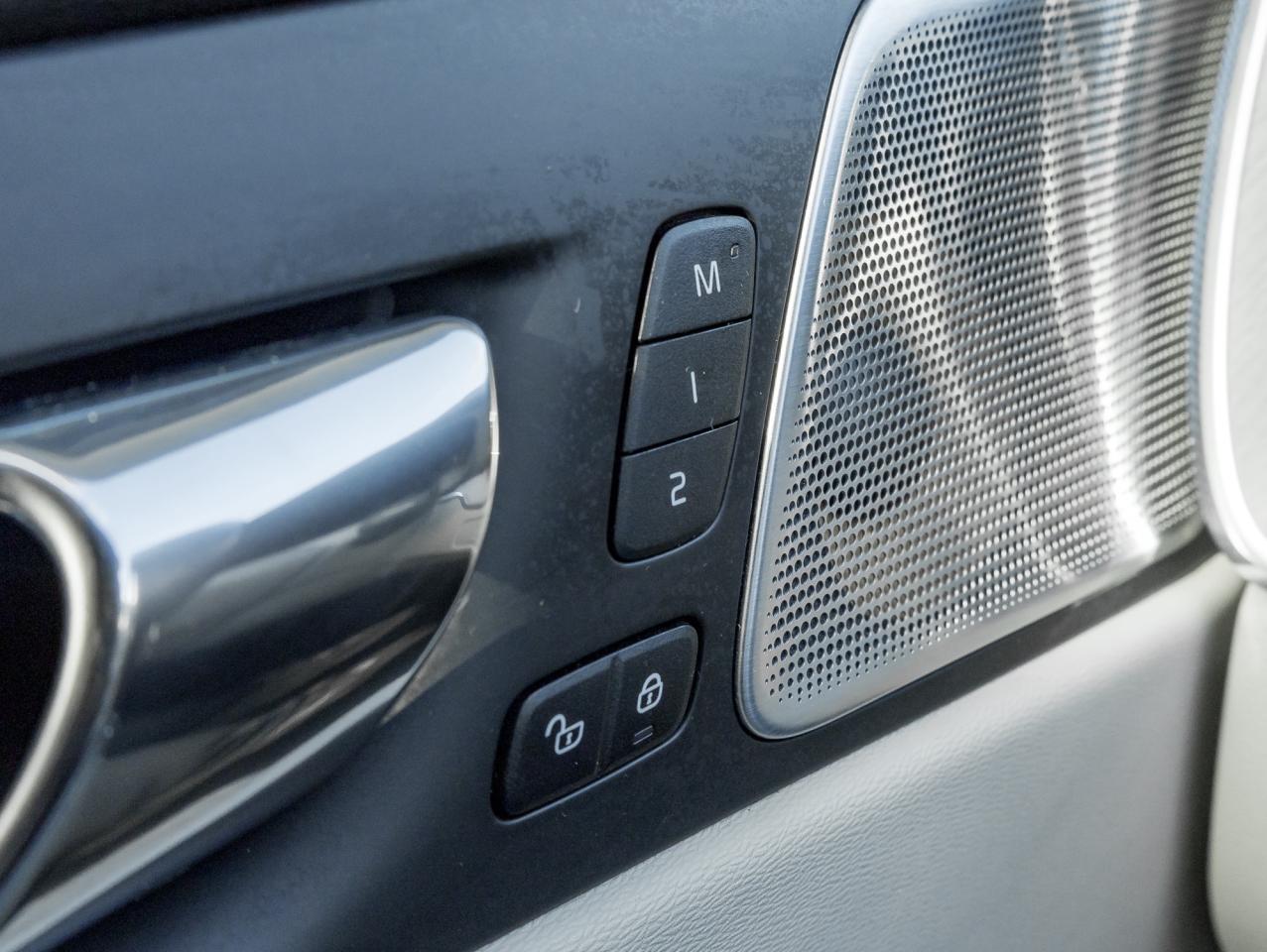 2018 Volvo XC60 T6 AWD Inscription  BOWERS & WILKINS  SAFETY CERT Photo