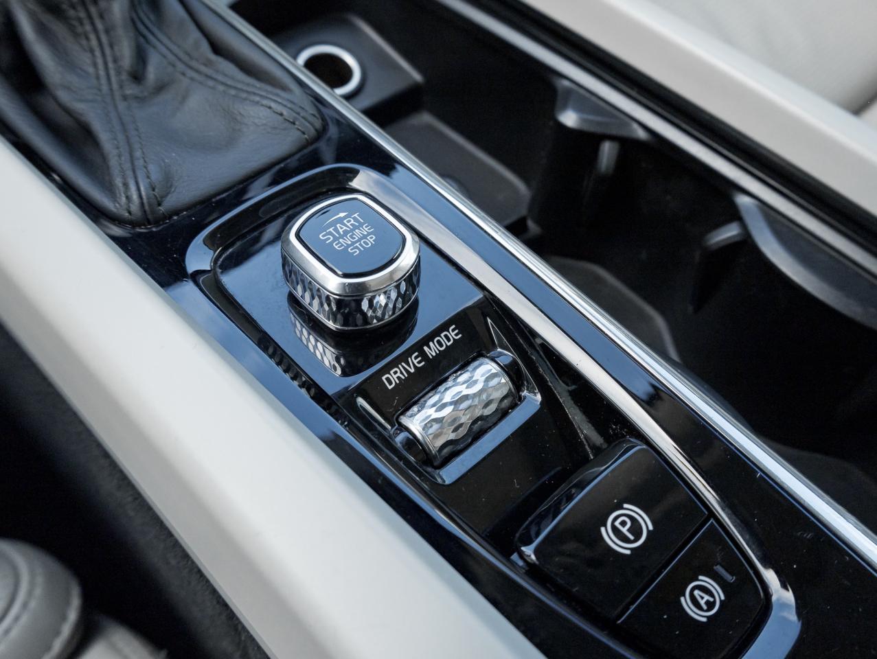 2018 Volvo XC60 T6 AWD Inscription  BOWERS & WILKINS  SAFETY CERT Photo