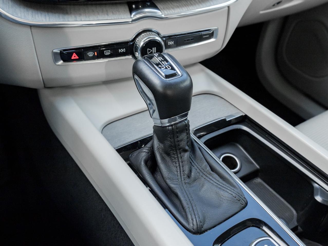 2018 Volvo XC60 T6 AWD Inscription  BOWERS & WILKINS  SAFETY CERT Photo