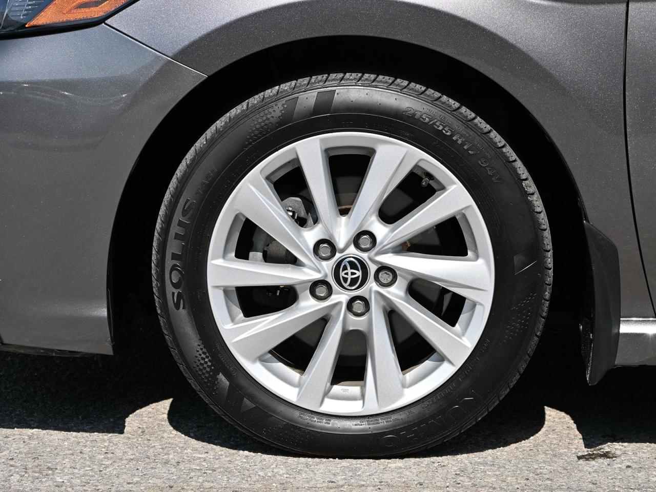 2022 Toyota Camry SE ~Leather ~Bluetooth ~Backup Camera ~Alloys Photo