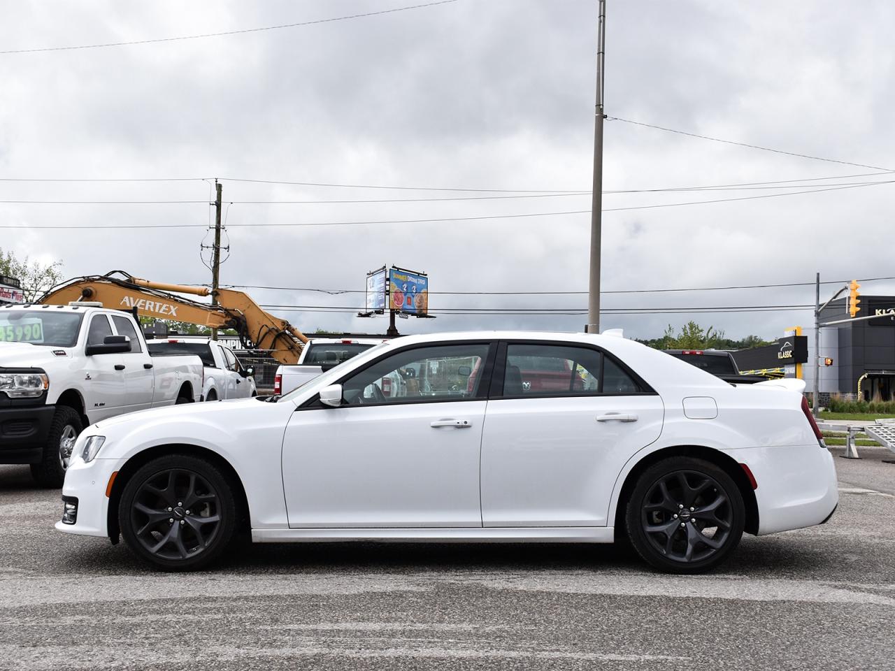 2022 Chrysler 300 S ~Nav ~Camera ~Leather ~Panoramic Roof ~Bluetooth Photo3
