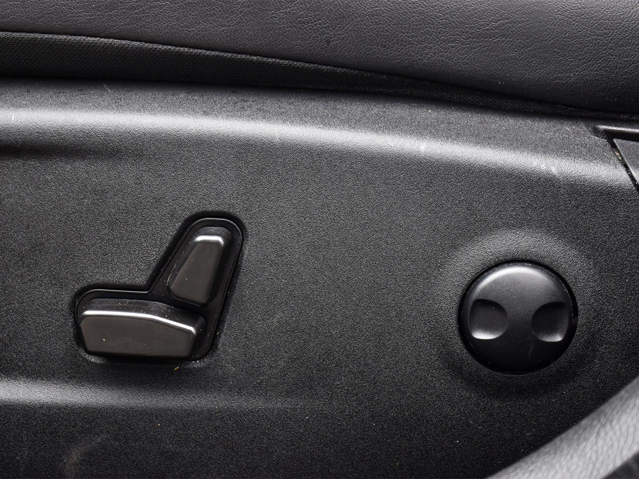 2022 Chrysler 300 S ~Nav ~Camera ~Leather ~Panoramic Roof ~Bluetooth Photo