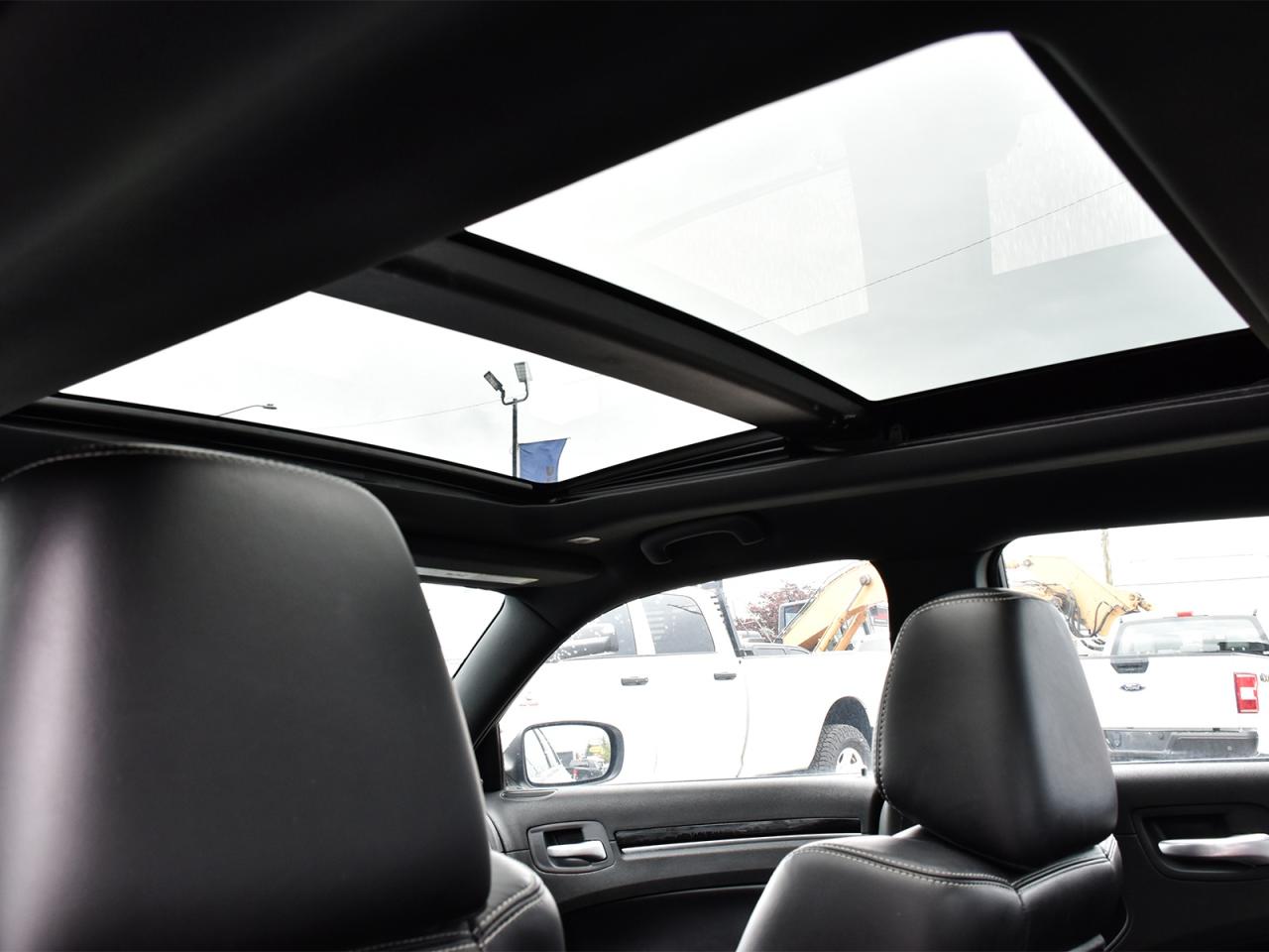 2022 Chrysler 300 S ~Nav ~Camera ~Leather ~Panoramic Roof ~Bluetooth Photo