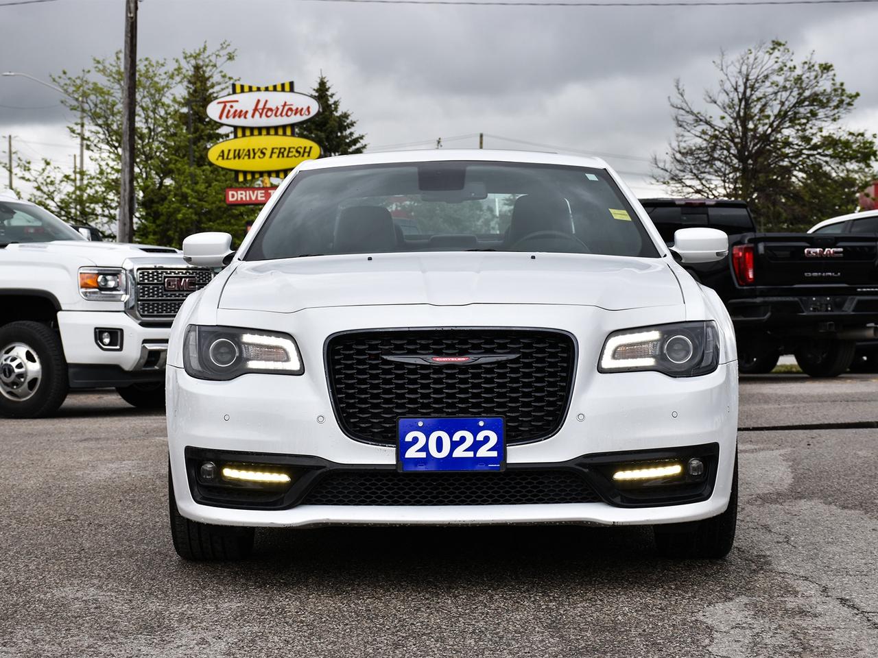 2022 Chrysler 300 S ~Nav ~Camera ~Leather ~Panoramic Roof ~Bluetooth Photo2