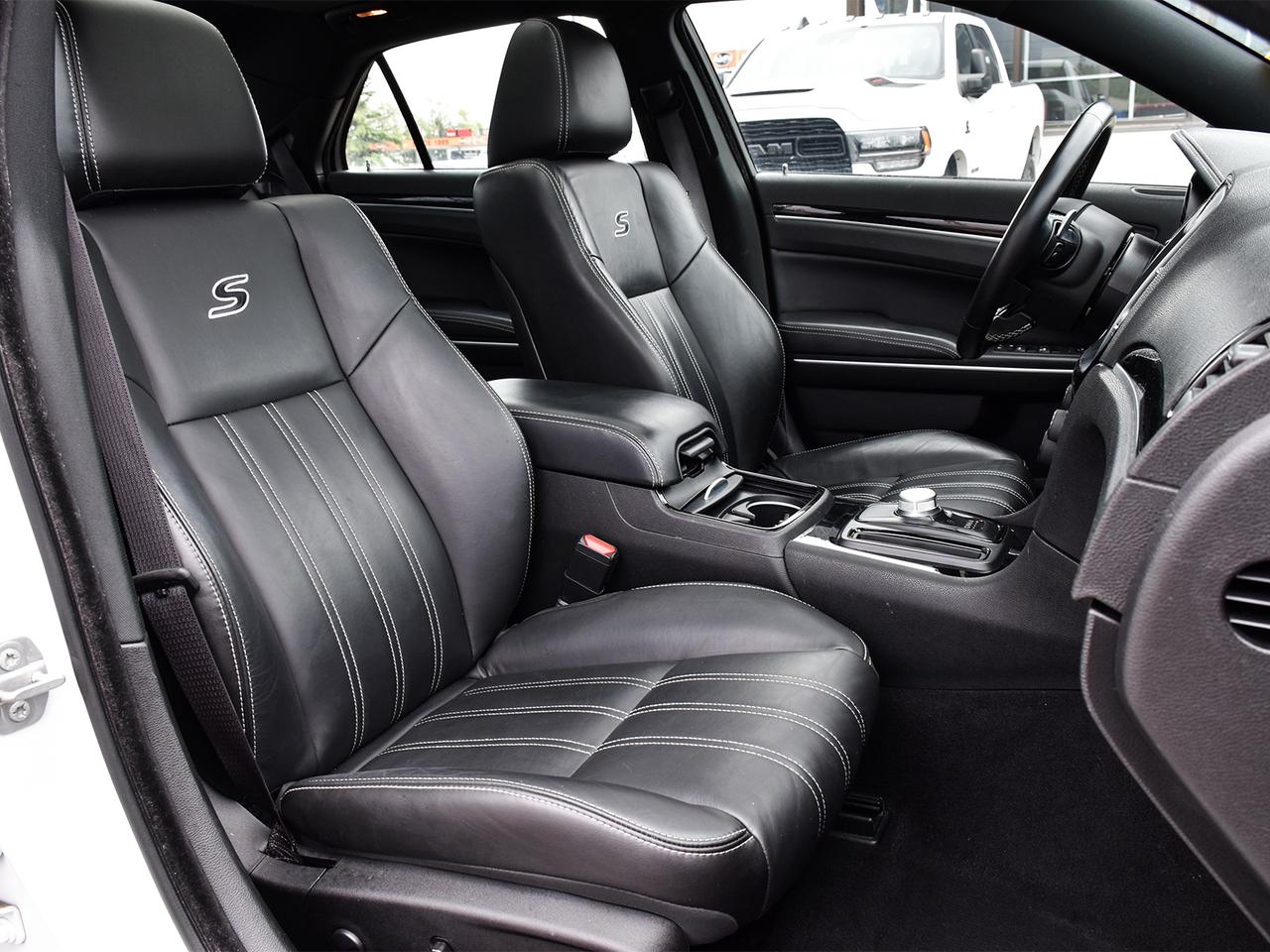 2022 Chrysler 300 S ~Nav ~Camera ~Leather ~Panoramic Roof ~Bluetooth Photo