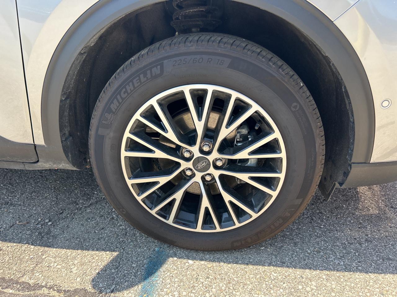 2024 Ford Escape PHEV, CLEAN CARFAX, SUNROOF, REMOTE START, LEATHER Photo