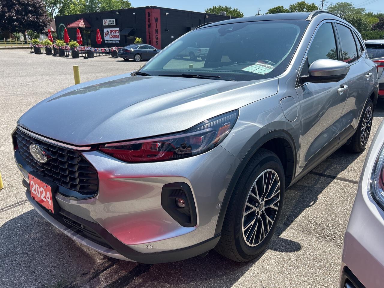 2024 Ford Escape PHEV, CLEAN CARFAX, SUNROOF, REMOTE START, LEATHER Photo