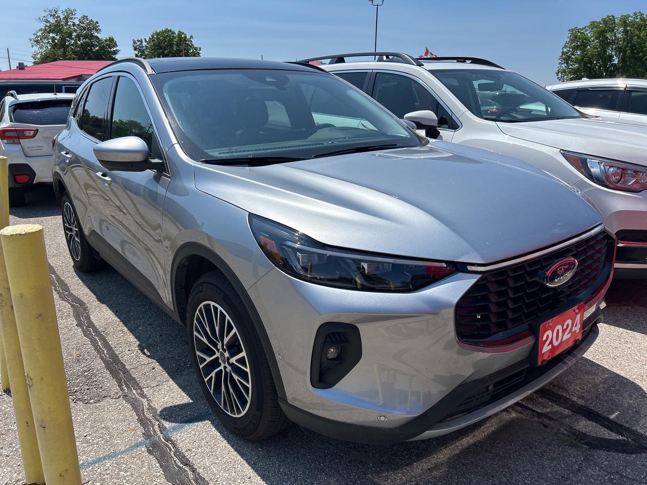 2024 Ford Escape PHEV, CLEAN CARFAX, SUNROOF, REMOTE START, LEATHER Photo2