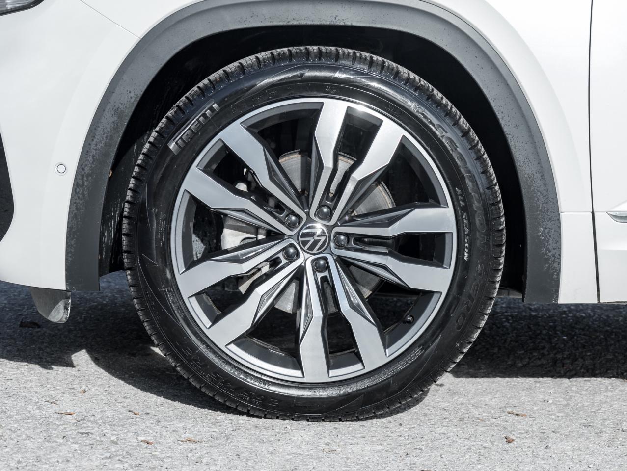 2022 Volkswagen Atlas Cross Sport Execline 3.6 FSI 4MOTION  FENDERS  ONE OWNER  NAVI Photo3