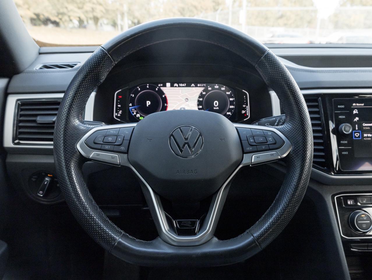 2022 Volkswagen Atlas Cross Sport Execline 3.6 FSI 4MOTION  FENDERS  ONE OWNER  NAVI Photo