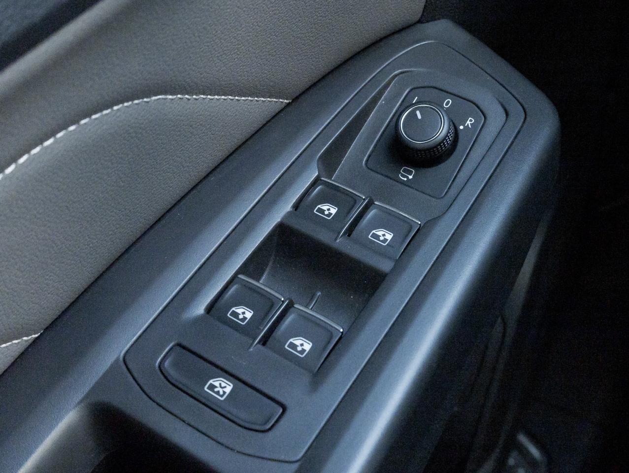 2022 Volkswagen Atlas Cross Sport Execline 3.6 FSI 4MOTION  FENDERS  ONE OWNER  NAVI Photo