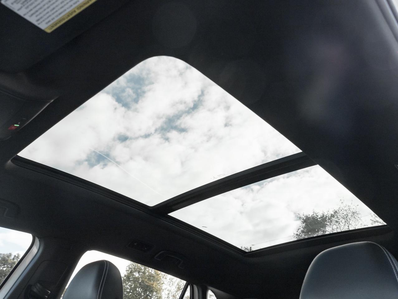 2022 Volkswagen Atlas Cross Sport Execline 3.6 FSI 4MOTION  FENDERS  ONE OWNER  NAVI Photo