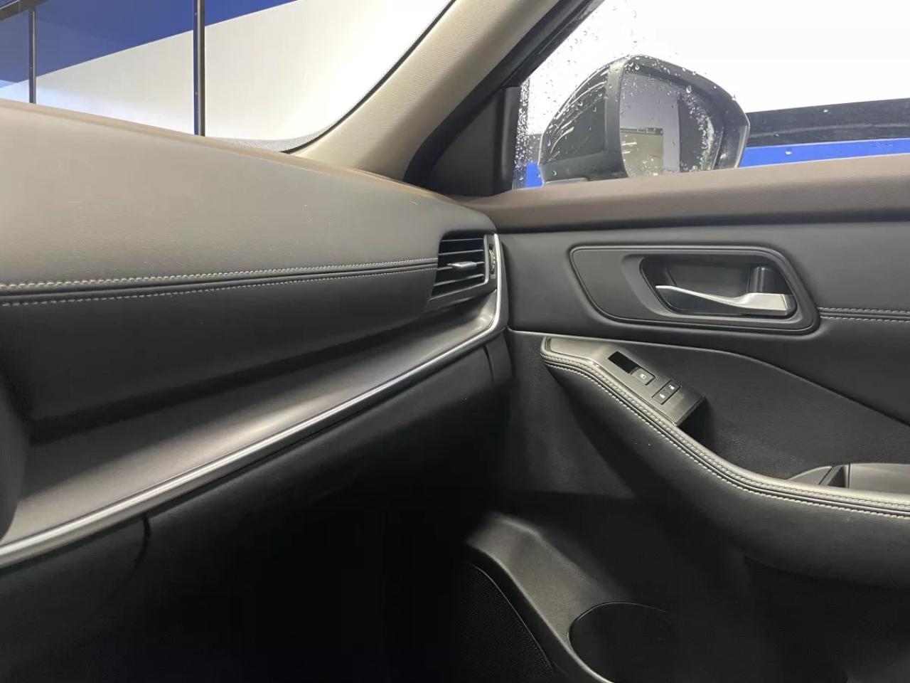 2023 Nissan Rogue SV MIDNIGHT EDITION Photo