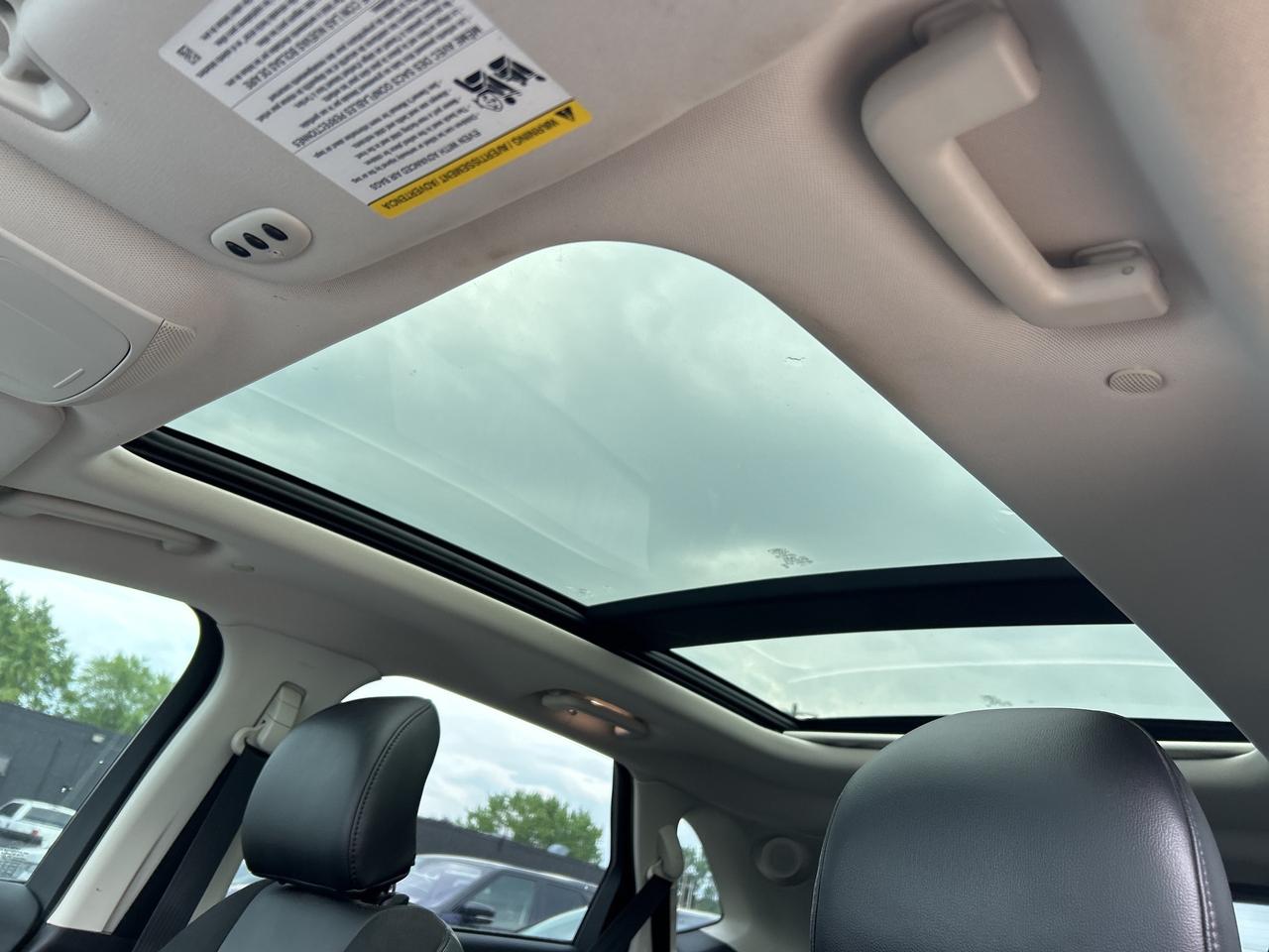 2017 Ford Edge REMOTE START, PANORAMA ROOF, AWD, BACK UP CAM! Photo