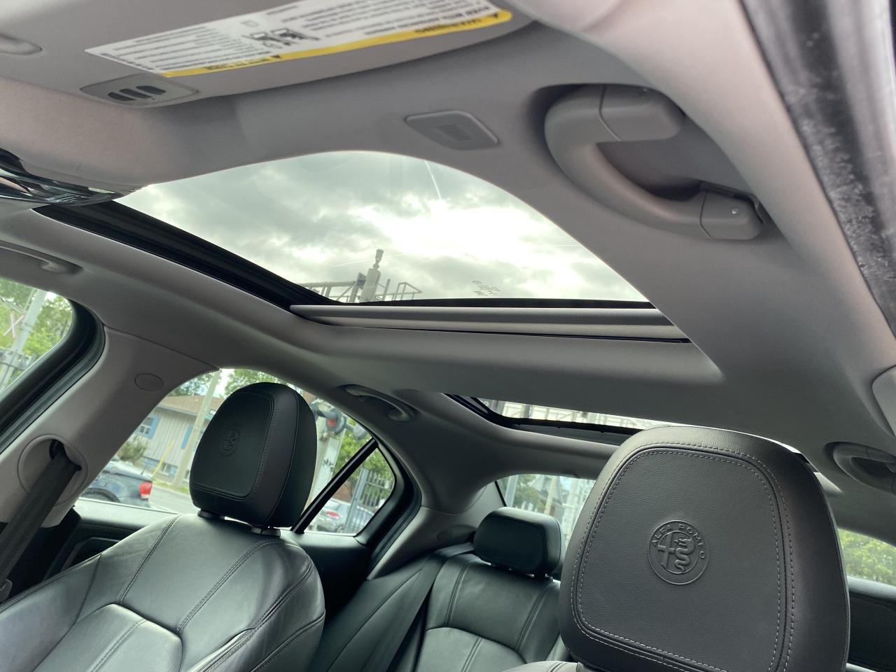 2017 Alfa Romeo Giulia 4dr Sdn AWD Photo