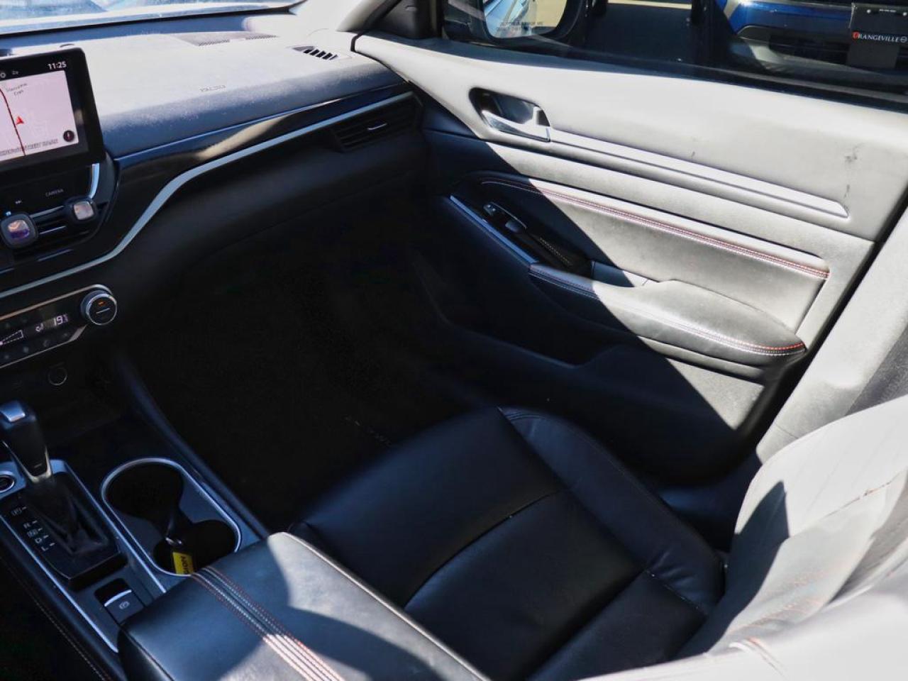 2023 Nissan Altima SR  PREMIUM PKG! BOSE, MOONROOF AWD! Photo