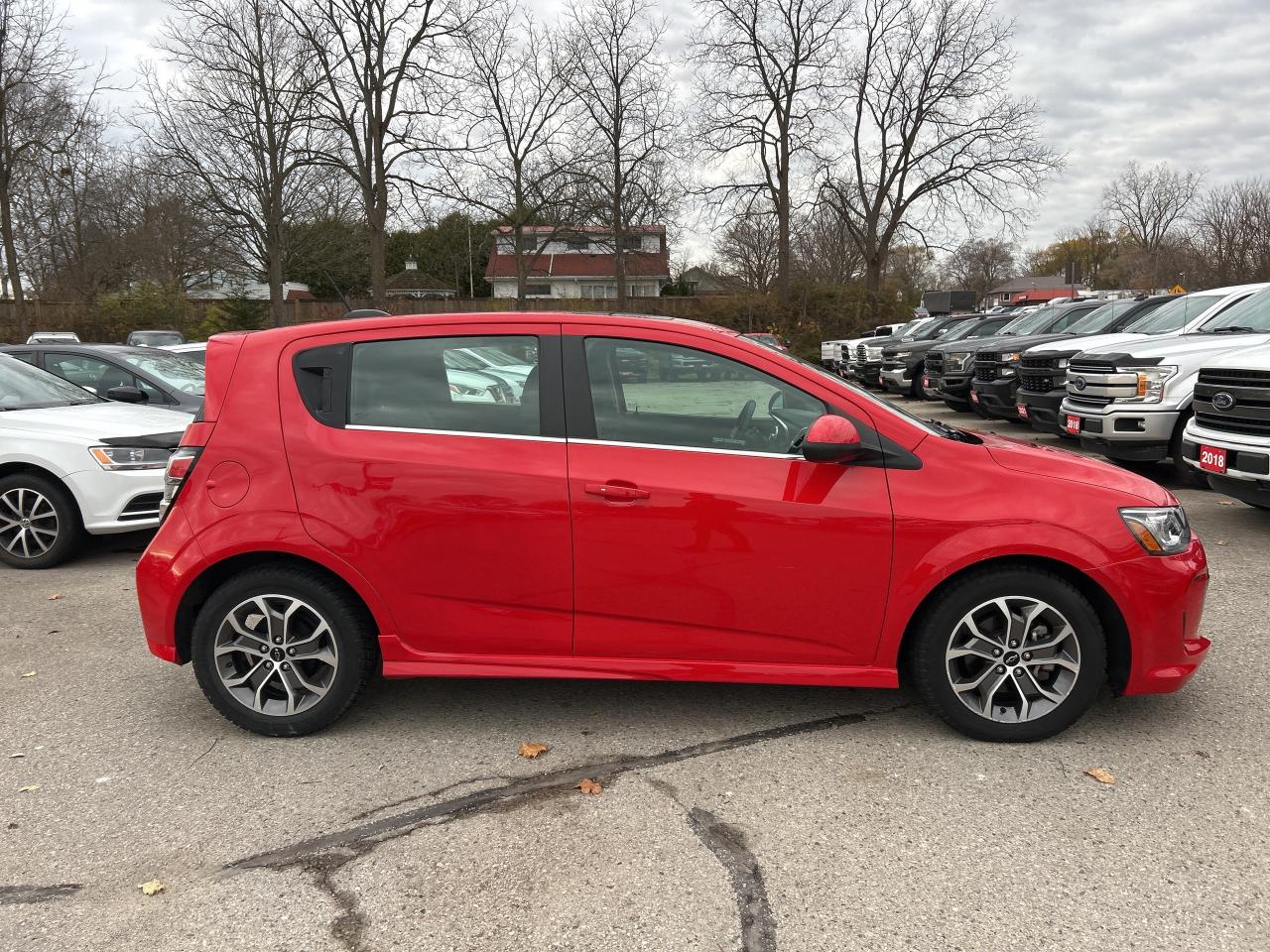 2018 Chevrolet Sonic LT, SUNROOF, REMOTE START, CLEAN CARFAX! Photo4