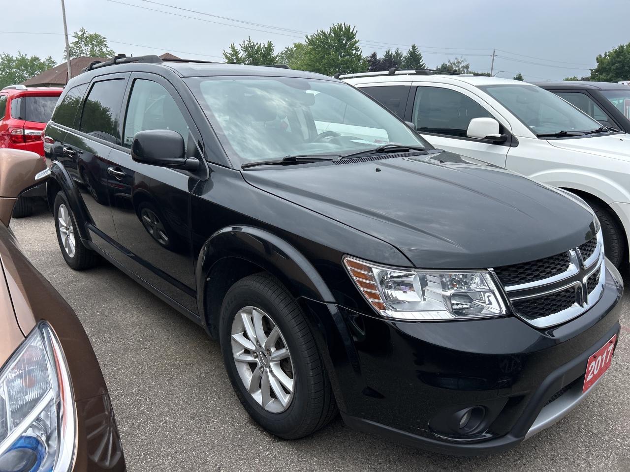 2017 Dodge Journey SXT, 5 PASSENGER, CLEAN CARFAX, REMOTE START! Photo2